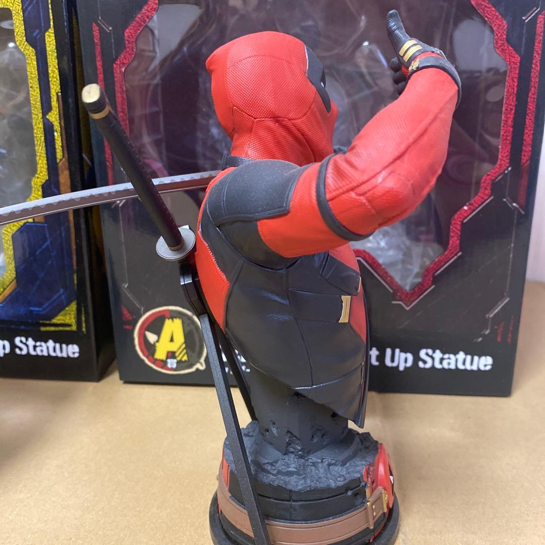 happyくじ　ウルヴァリン　デッドプール スタチュー