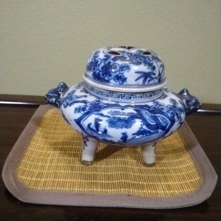 時代染め付獅子頭香炉美品です。