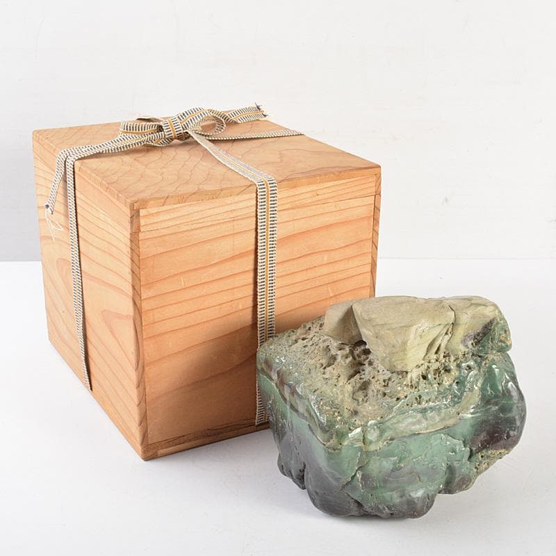 天然石　鑑賞石　翡翠石　緑石　原石　置物　重さ約3.33㎏　時代箱　VR7040