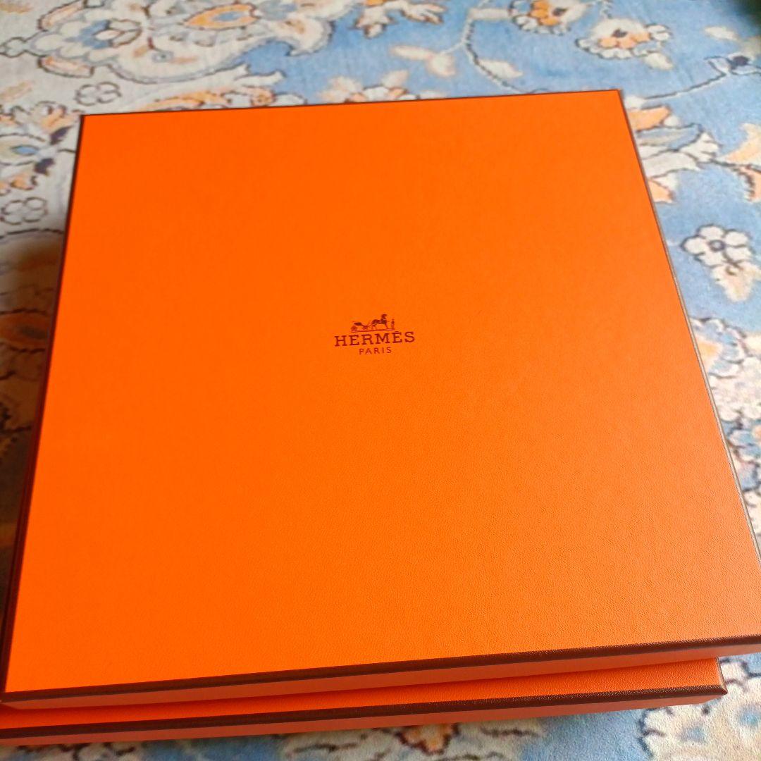 HERMES オレンジ ギフト箱　スカーフ90cm用７個　プラスおまけ？