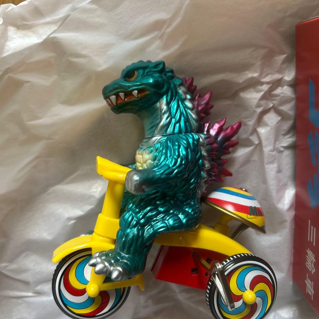 ミレニアムゴジラ　三輪車