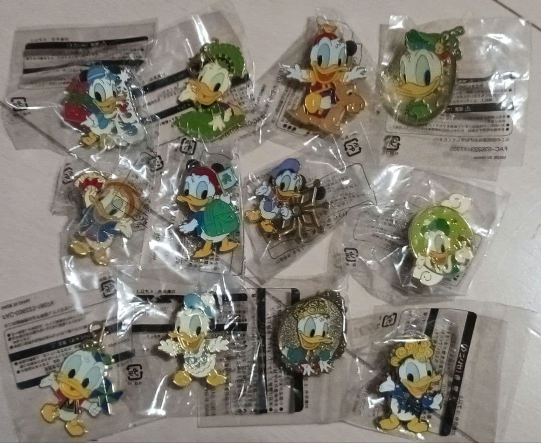 ディズニー　ピンバッジ　63個+15個