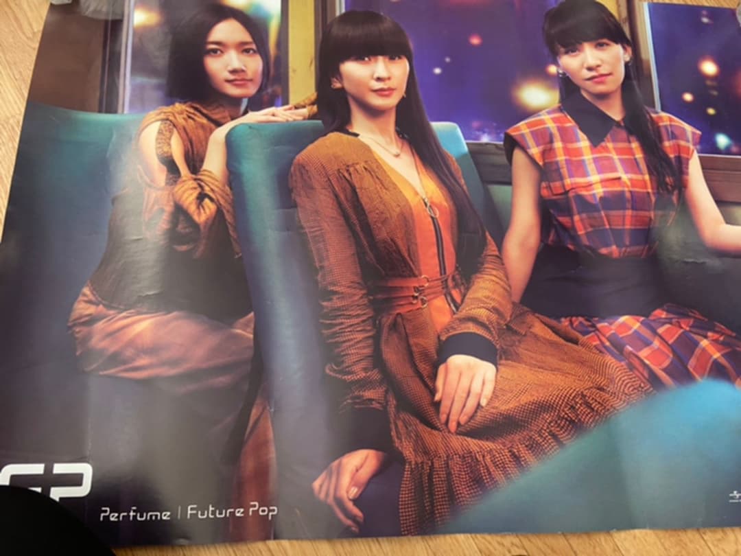 パヒューム　ポスター　やや丸めた時のシワあり　送料込み