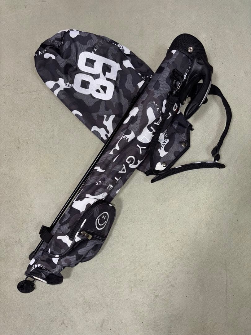 （超美品）パーリーゲイツ、ブラックカモフラ（迷彩）、セルフスタンドバッグ