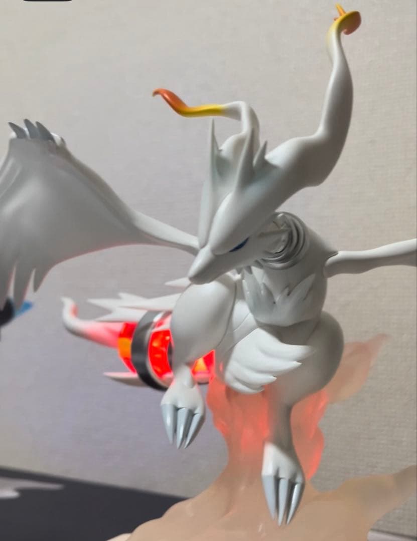 ポケモンスケールワールド　レシラム フィギュア ホワイト