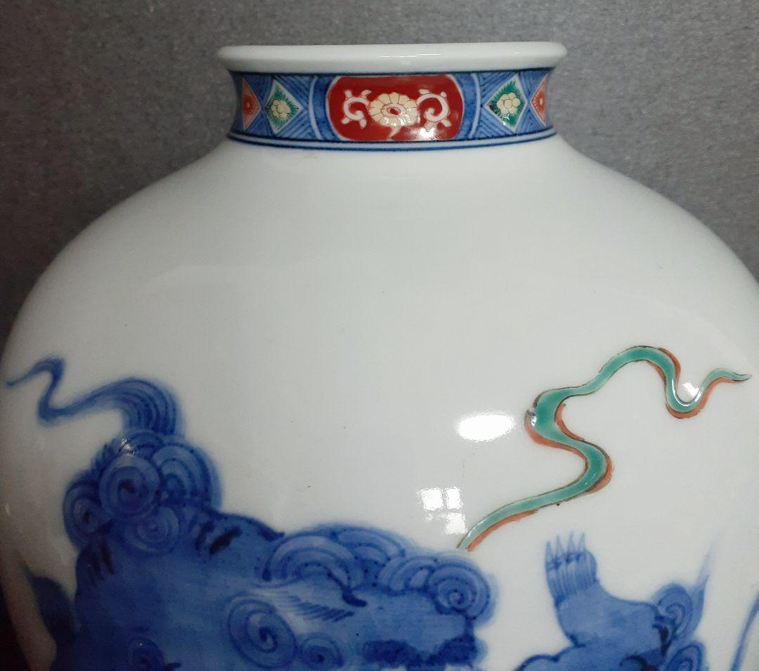 【真作保証❗️】【十二代酒井田柿右衛門】染錦　獅子に七宝文　H.22.4cm花瓶