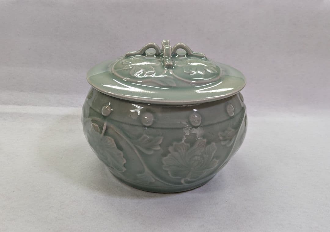 水指　青磁　浮牡丹太鼓胴　中国　龍泉窯　茶道具　唐物