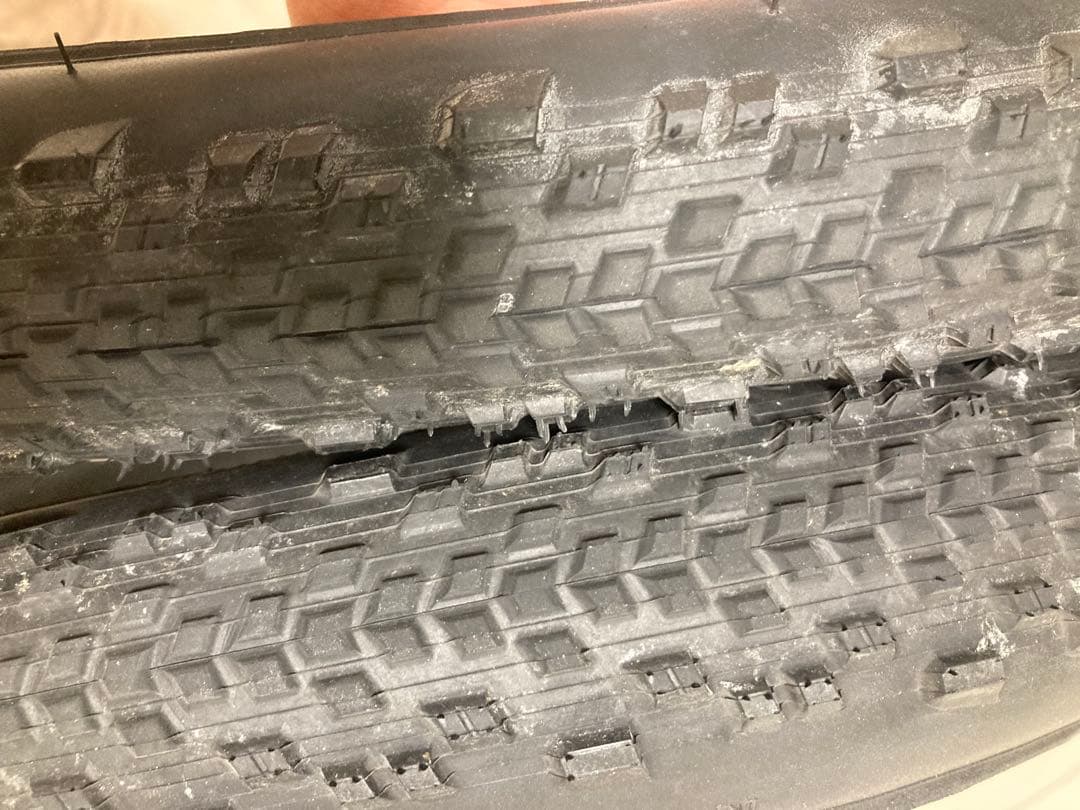 テラベイル　700 42c ラッドランド　2本セット