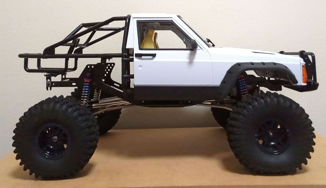 1/10 RCクローラー チェロキー風プラボディ・ポータルアクスル搭載！
