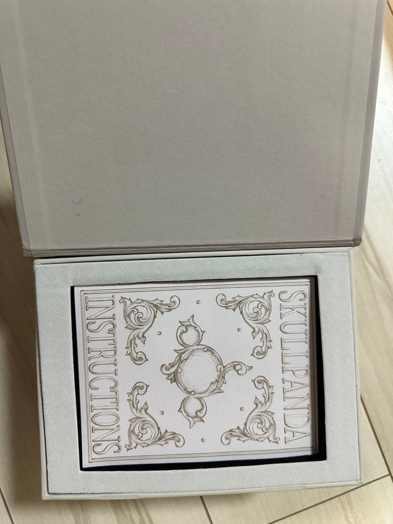 POPMART skullpanda baby 光澜