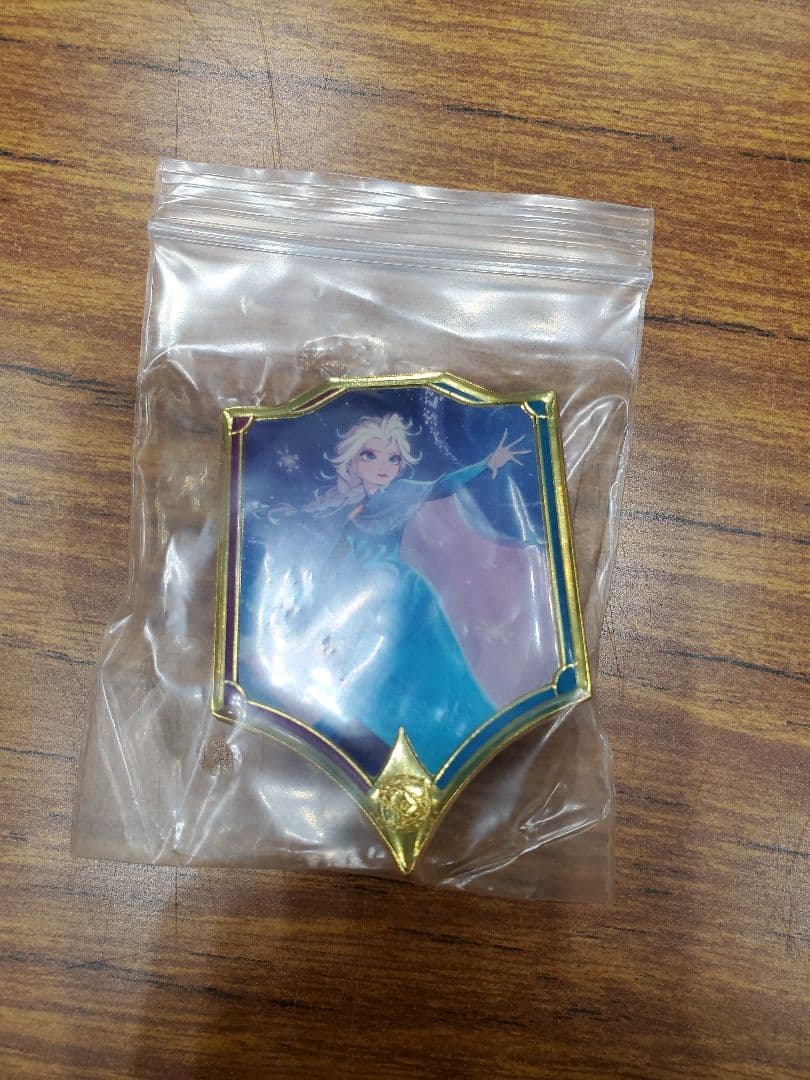 ロルカナ　ピンバッジ　エルサ