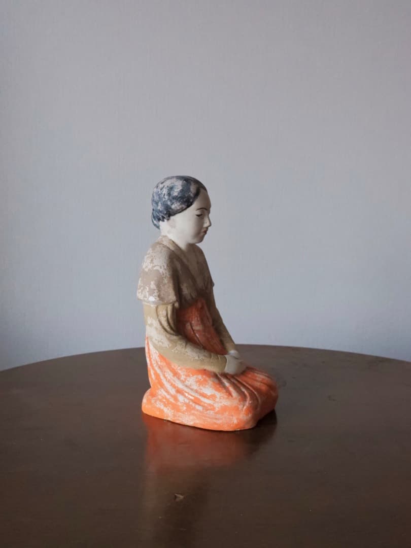 明治大正期　韓国人形　彩色土人形　女性像　郷土玩具　民藝　古人形　Q2346