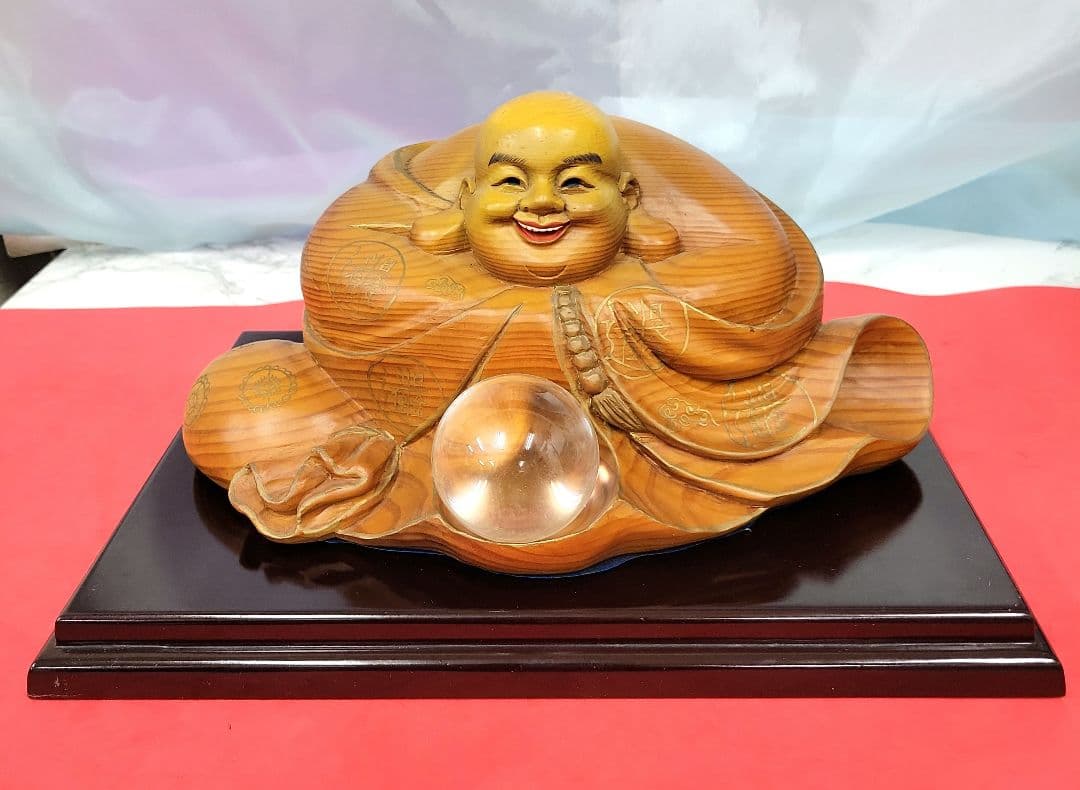 木彫り　笑仏　ガラス玉　台座付