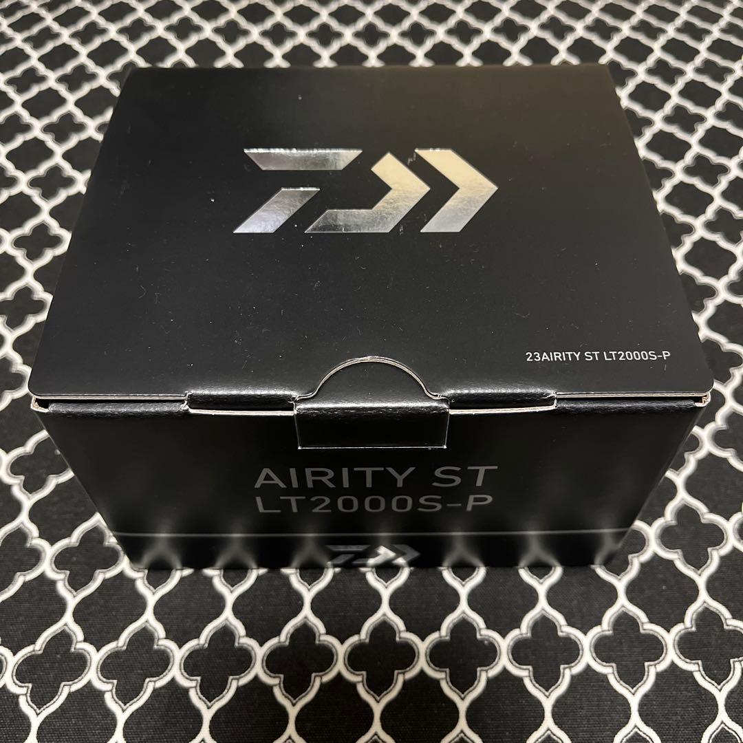 ほぼ新品　ダイワ　23エアリティST LT2000S-P