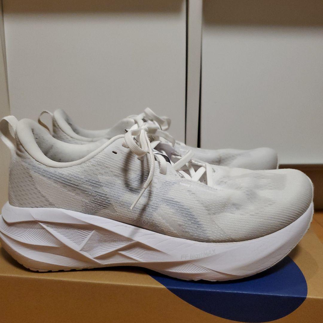 asics NOVABLAST 5 ホワイト/ピードモントグレー 27.5cm