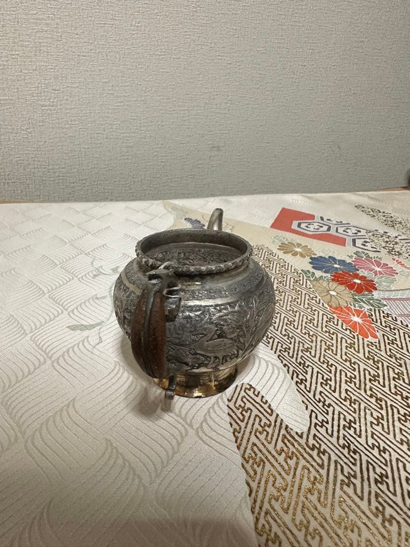 1900年アンティークの銀製ポット 中国またはベトナム製。