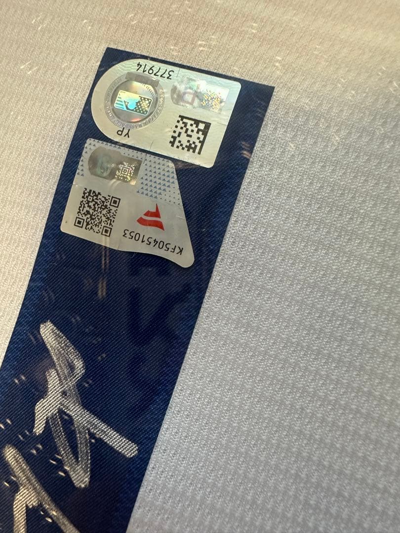 山本由伸　直筆サイン　ドジャース　額装　ユニフォーム　ホログラム付