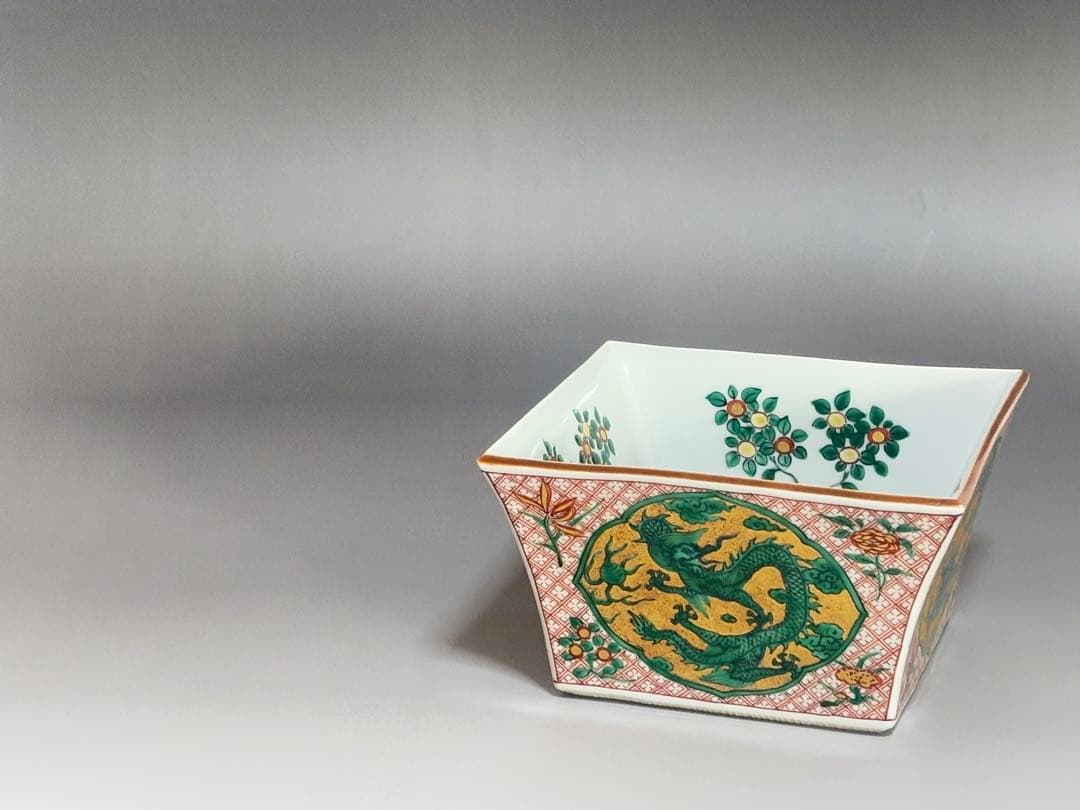 礬紅金彩龍花文方鉢　三浦竹泉　共箱