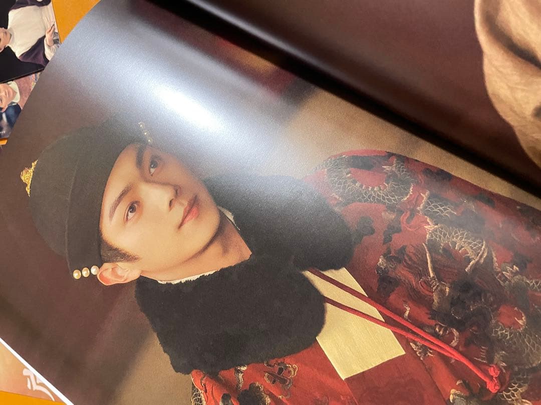 許凱　シュー カイ「尚食」写真集　A4サイズ64p写真集　カード類付き