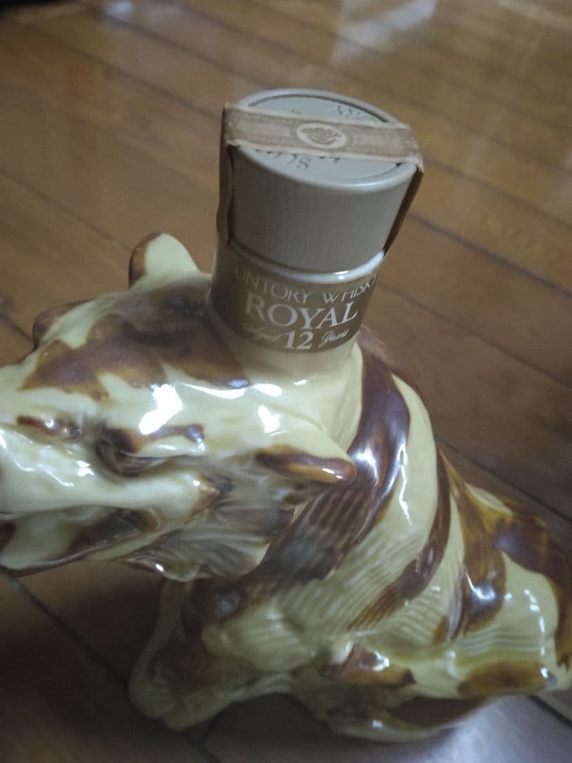 サントリーローヤル　干支ボトル　兎　虎　戌　未