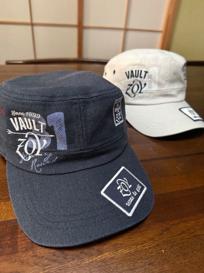 ゾーイZOYデザイン帽子紺色と白っぽいグレー二つセット【値下げ】しました。