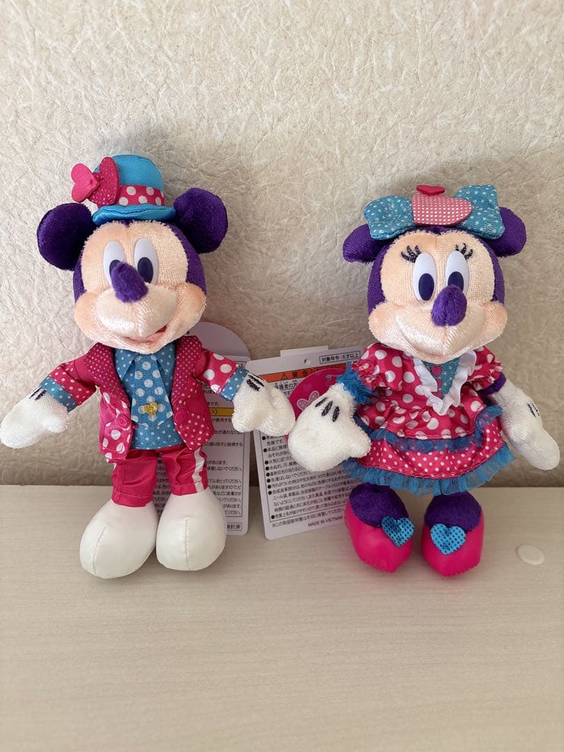 新品未使用　ディズニー　パルパルーザ　ぬいぐるみバッジ　ミッキー　ミニー