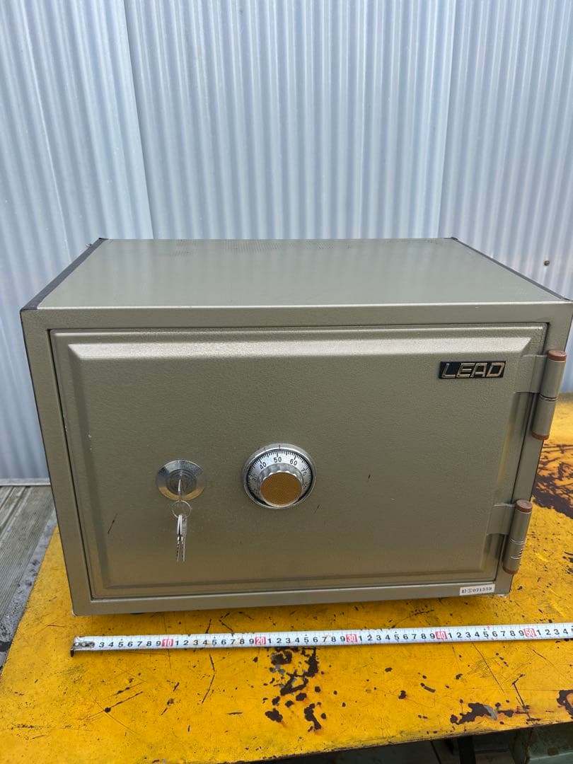 READ 金庫 ダイヤル式・鍵式 耐火金庫　取引限定