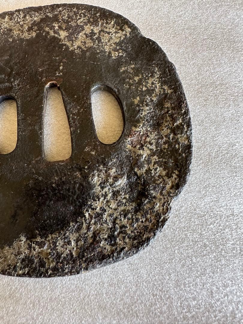 鍔 古鍔 鉄地 鐔　鉄地つば 刀装具 古美術 時代物 26A4