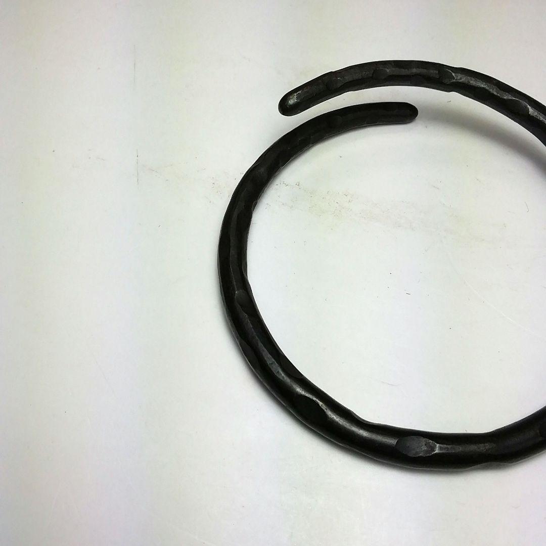 Ｓ６０２　釜鐶　『鉄　石目鐶』『釜師　吉羽興兵衛作』　共箱　茶道具