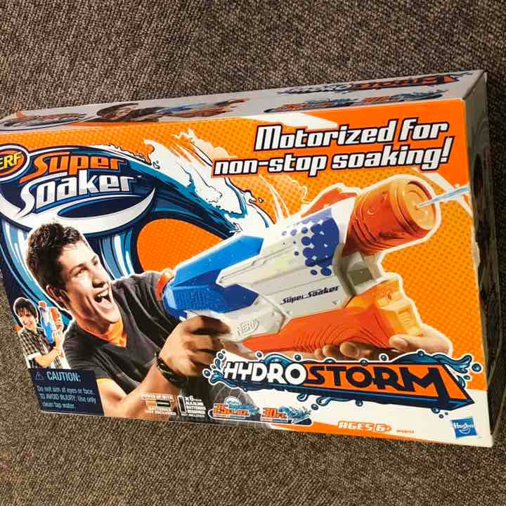 激レア ナーフ スーパーソーカー 飛距離９M ハイドロストーム 電動ポンプガン