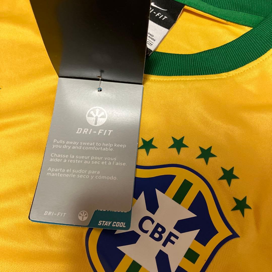 Nike製ブラジル代表シャツ 2014 ＳDri-FIT素材　ナイキ　サッカー