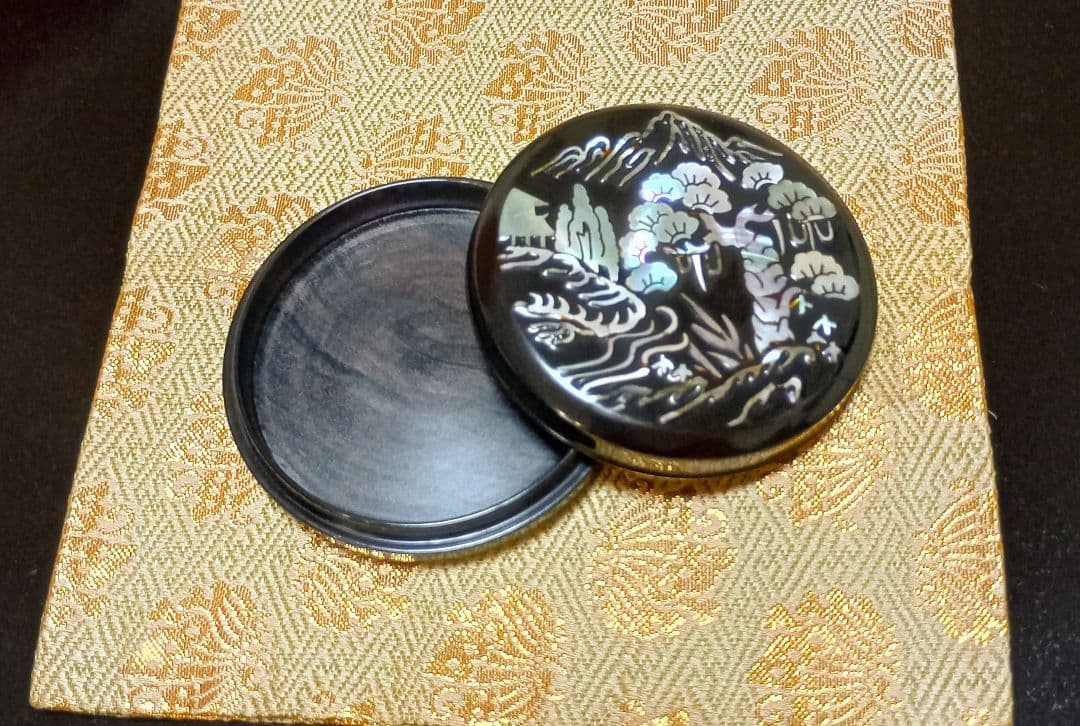 茶道具　香合　青貝螺鈿　青貝入山水香合　共箱