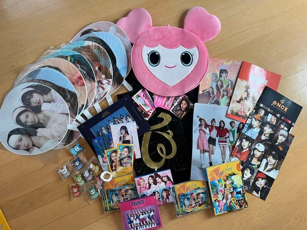 twiceトワイスグッズ　アルバム　うちわ　トートバッグ他