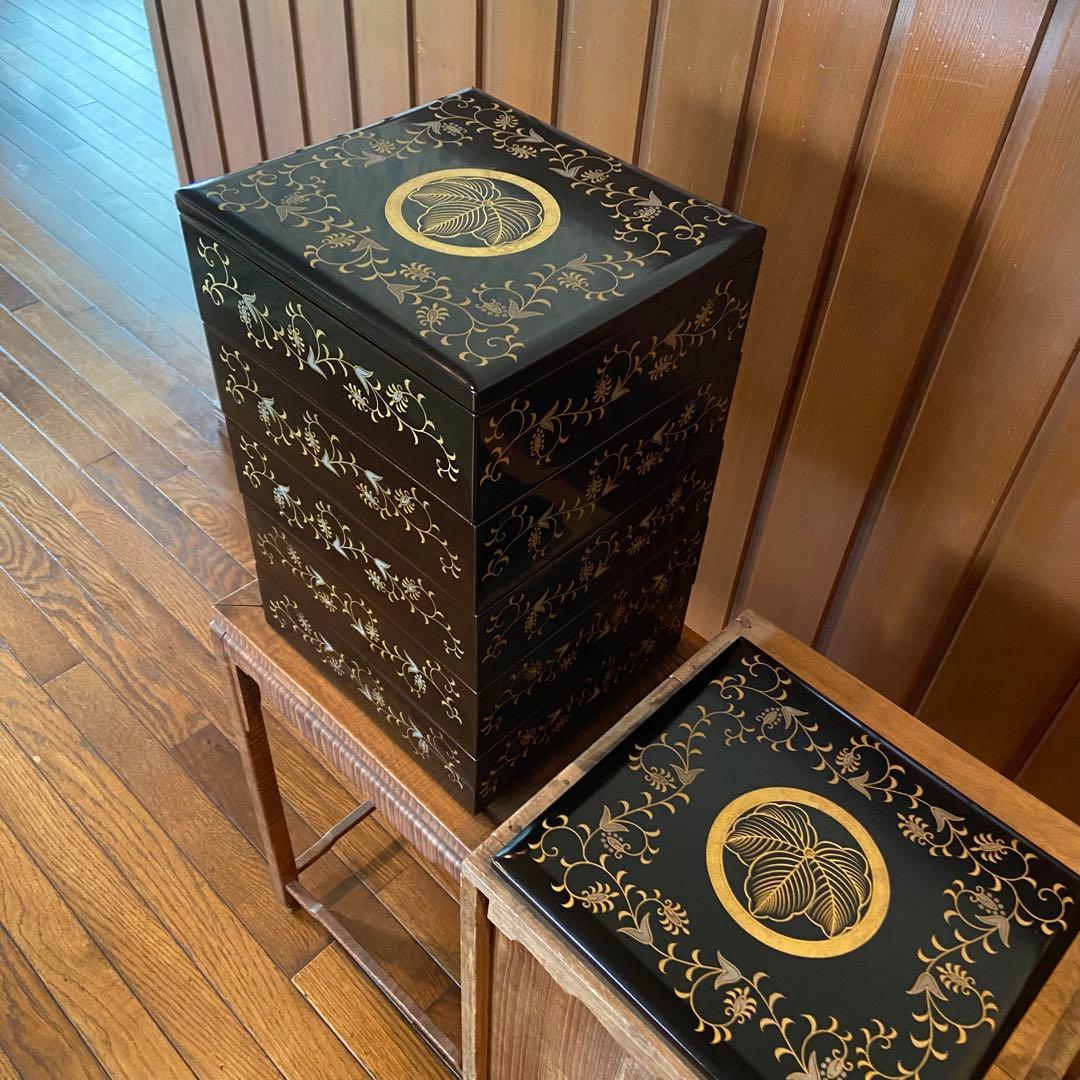 輪島塗　五段重箱　定紋重箱　蒔絵唐草　点彫り沈金　共箱付