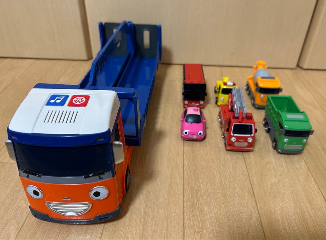 【１月末出品停止予定】ちびっこバス　タヨ　ミニカー　キャリアカーセット　TAYO