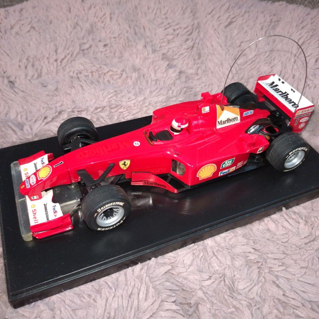 フェラーリ F2001 1/18スケール　ラジコンカー、シューマッハドライバー