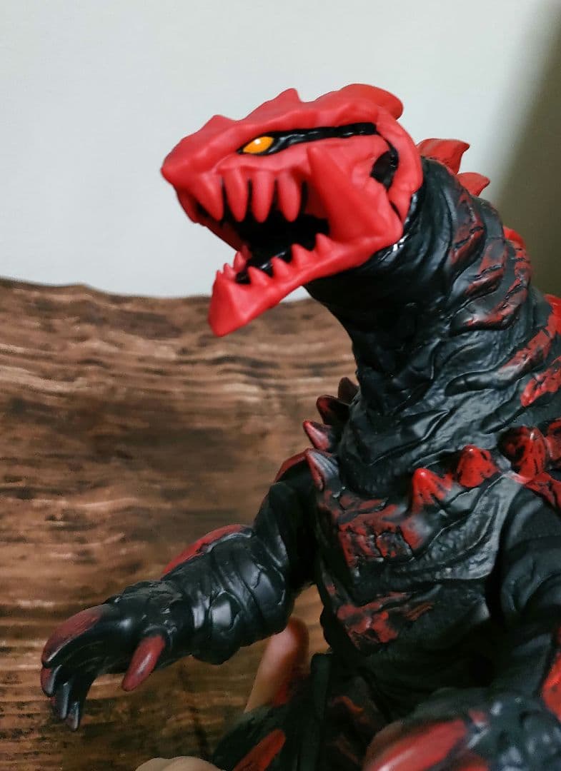 LINGDONG グルジオボーン 怪獣 ウルトラマン フィギュア