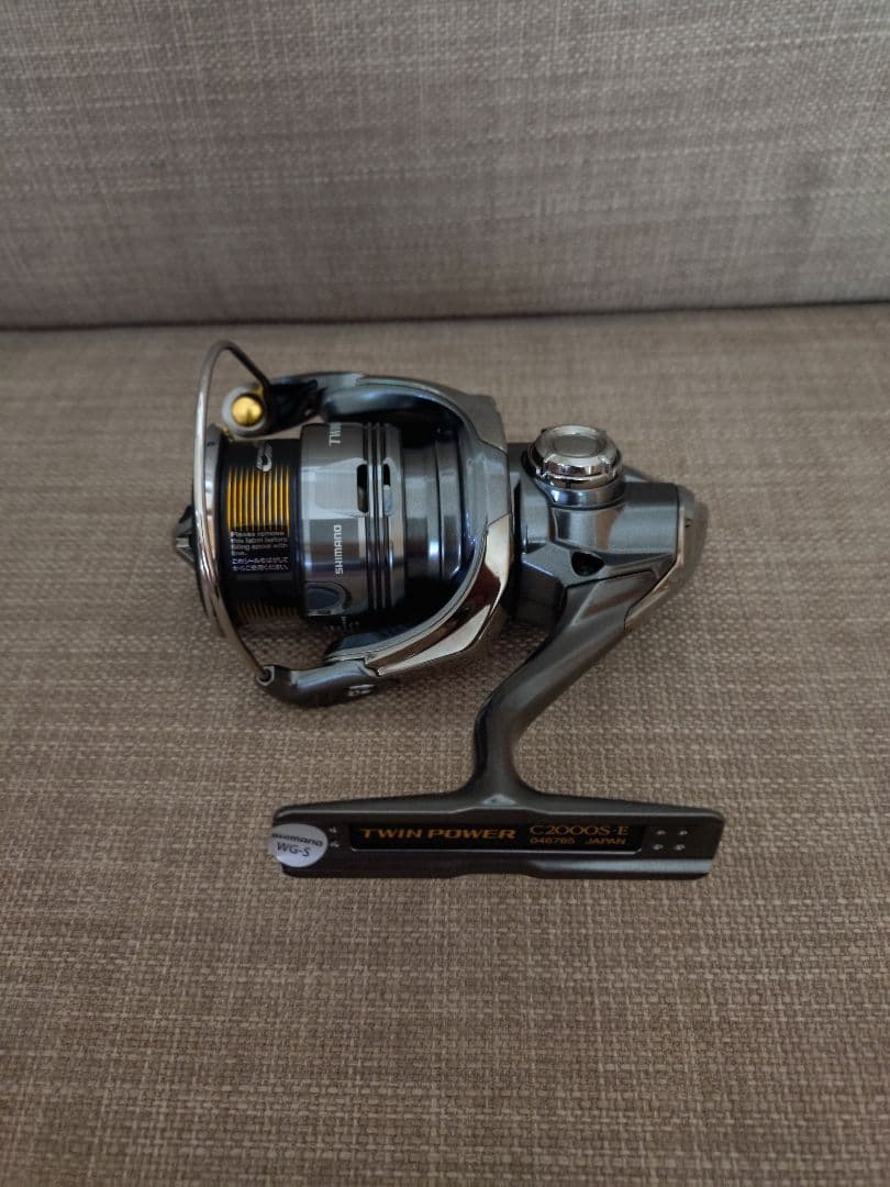 新品 シマノ SHIMANO スピニングリール 24 ツインパワー C2000