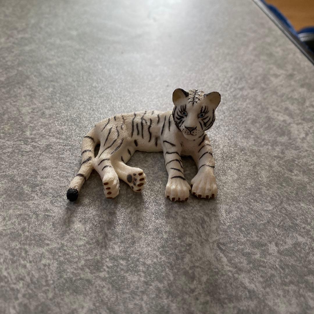 虎のフィギュア