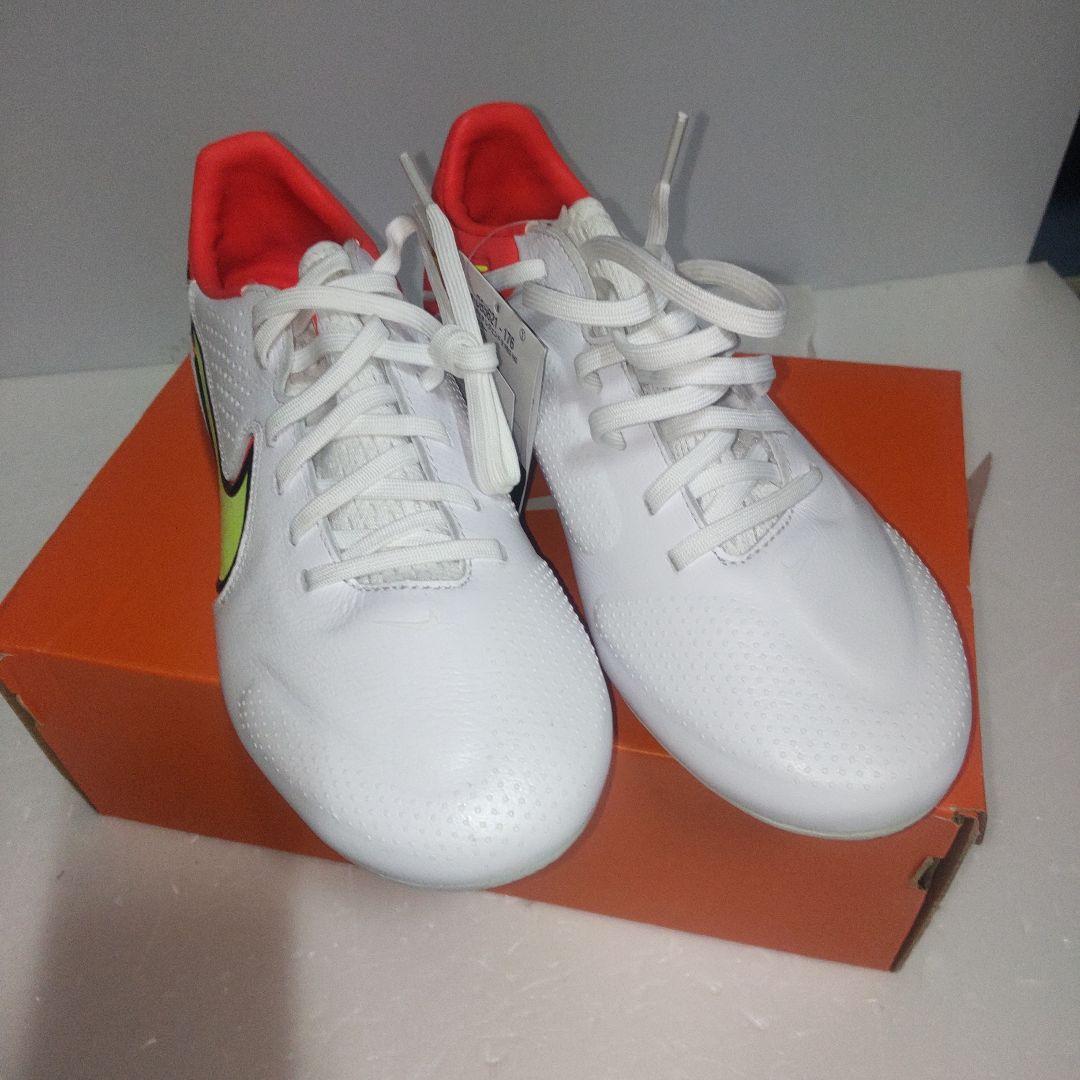 ナイキ　レジェンド　9 PRO HG 24センチ