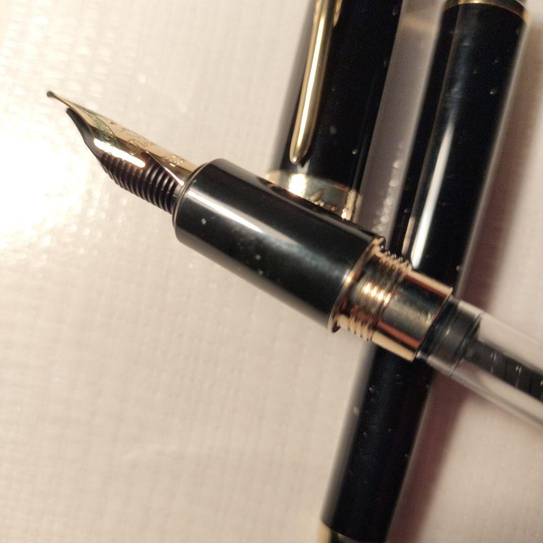 Pineider 万年筆 黒 ゴールド装飾