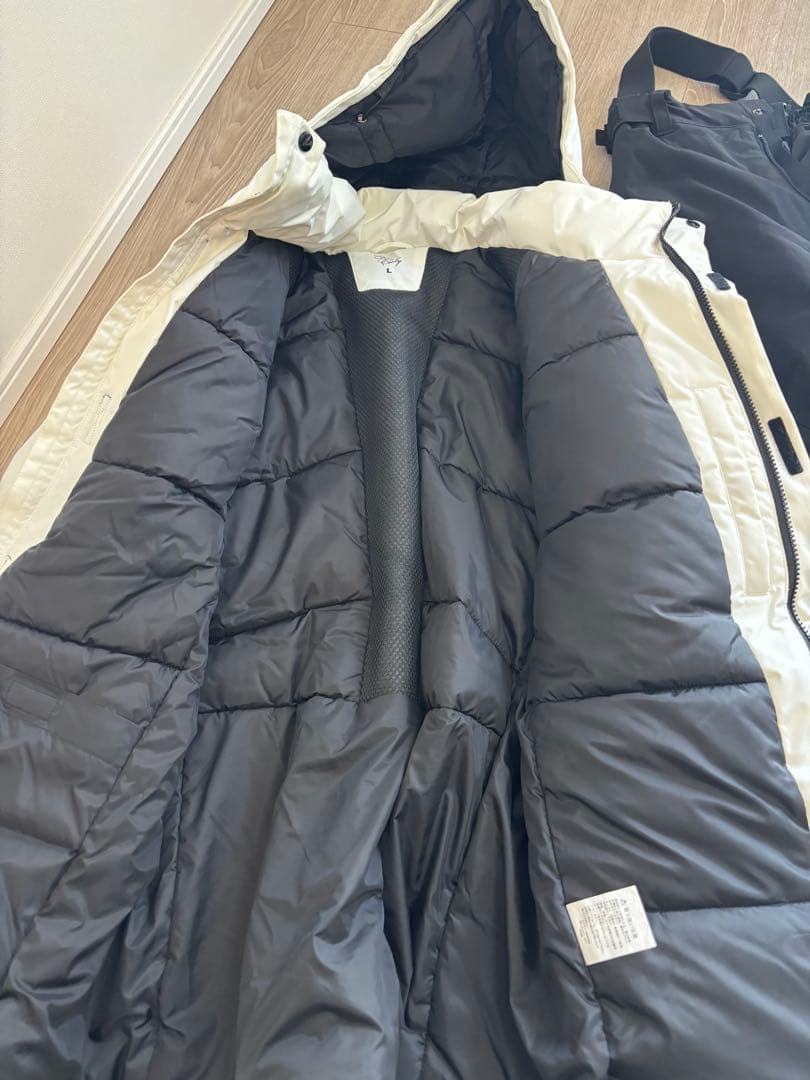 スキーウェアセット（ジャケット・パンツ・ヘルメット）　スノーボードウェア