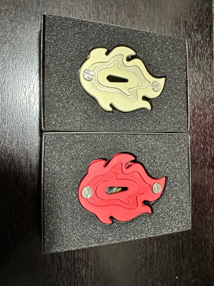 バンダイ 鬼滅の刃　KEYITEM 鍔 黄金色 赤色 セット