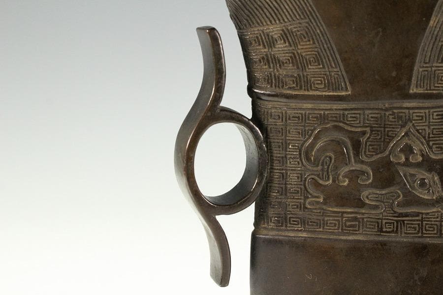 茶道具 花道 古銅 饕餮紋 菱口 瓶 高23.5cm 時代物(K-YC390)