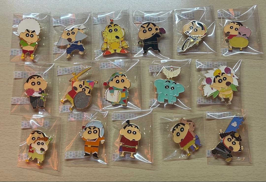 クレヨンしんちゃん 30周年ピンバッジ 16個