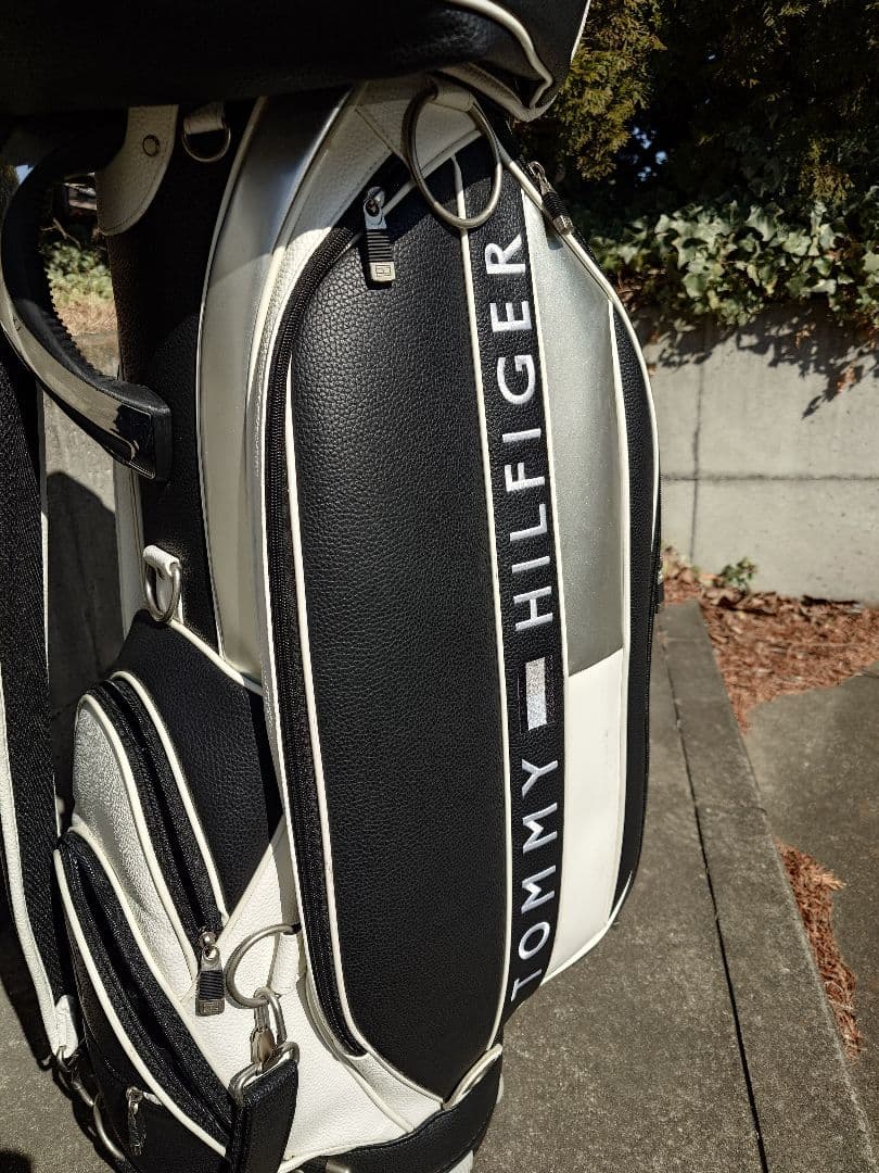 トミーヒルフィガー　キャディバッグ　ブラック/ホワイト