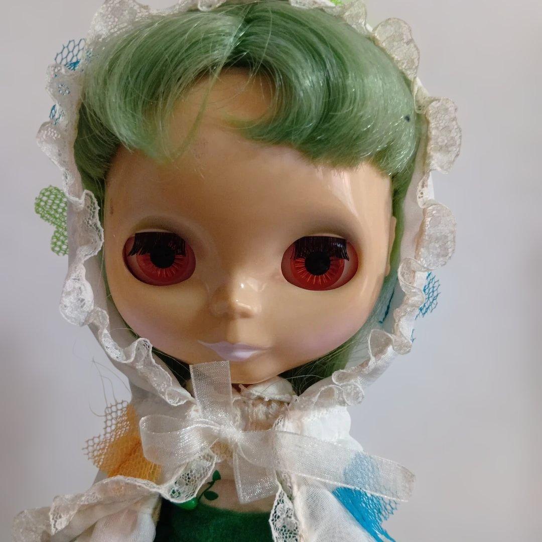 ネオブライス人形本体　緑　10年くらい前のもの　ネオではない？　アウトフィット