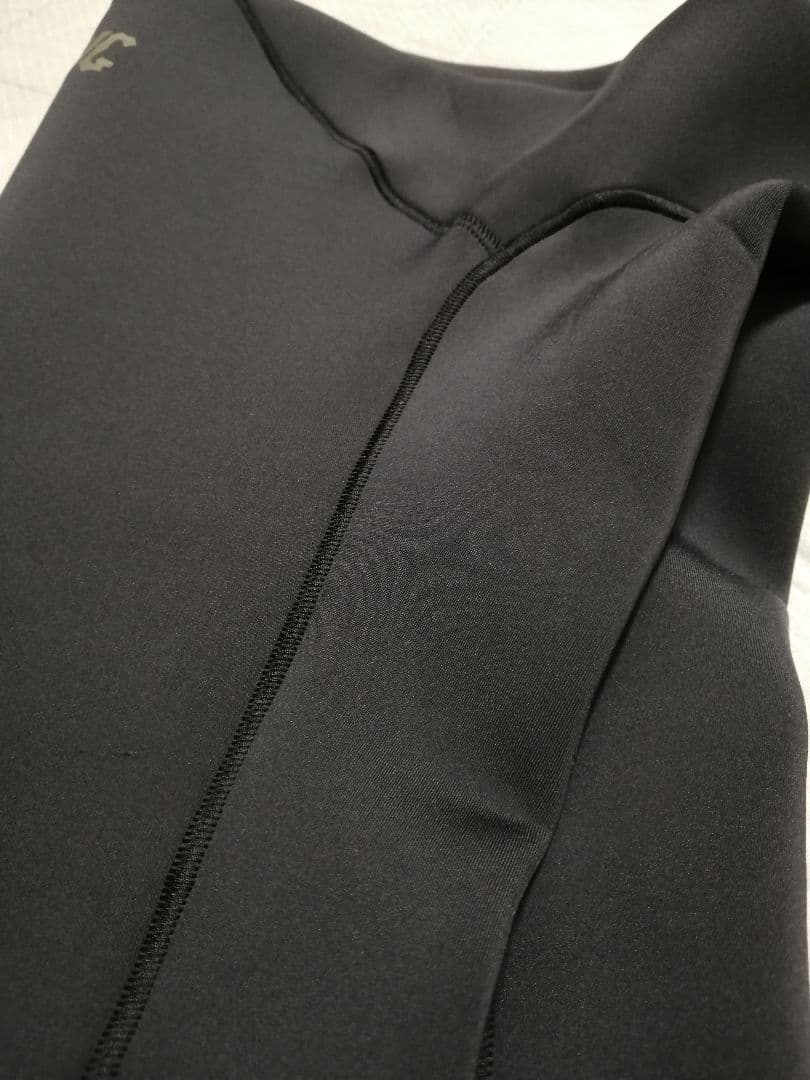 【新品未使用品】ビラボン タッパー Ｍサイズ 定価19800円 ブラック