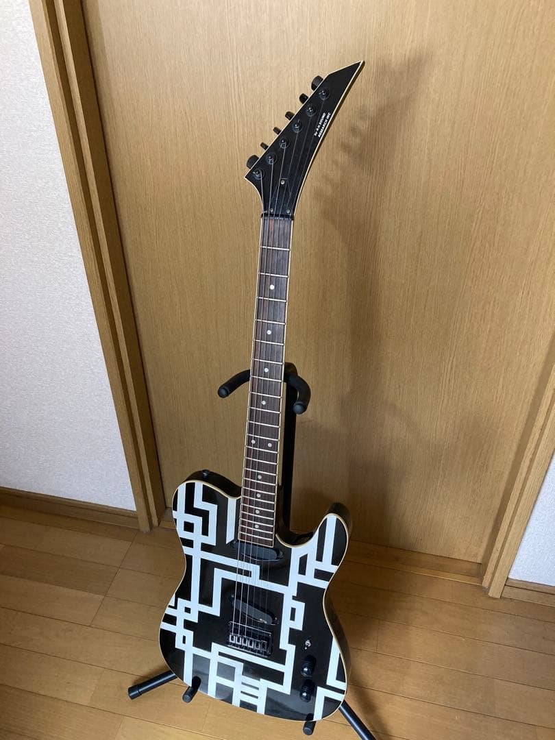 松浦商品。　　布袋寅泰モデル風、幾何学模様 　自作ペイト