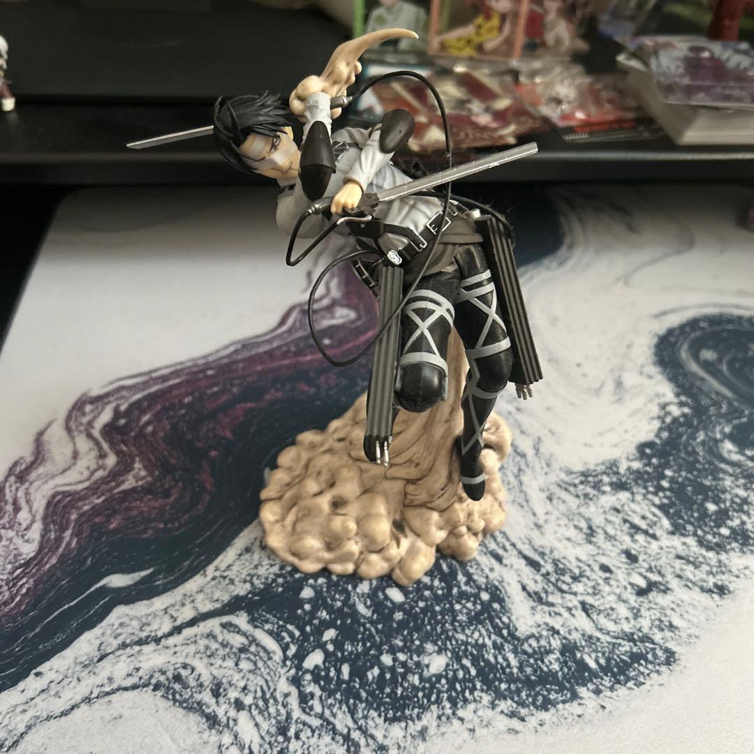 進撃の巨人　リヴァイ　フィギュア　地鳴らし